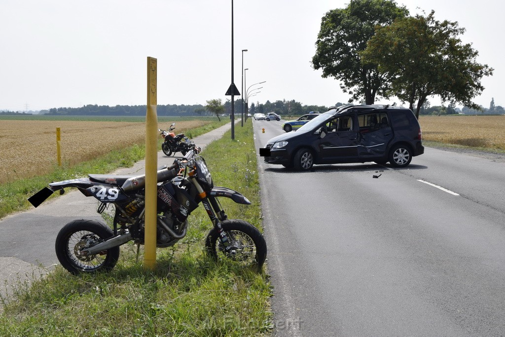 Schwerer Krad Pkw Unfall Koeln Porz Libur Liburer Landstr (Krad Fahrer nach Tagen verstorben) P076.JPG - Miklos Laubert